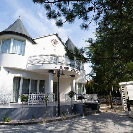Villa Rose Garden Nyiregyhaza Exterior photo