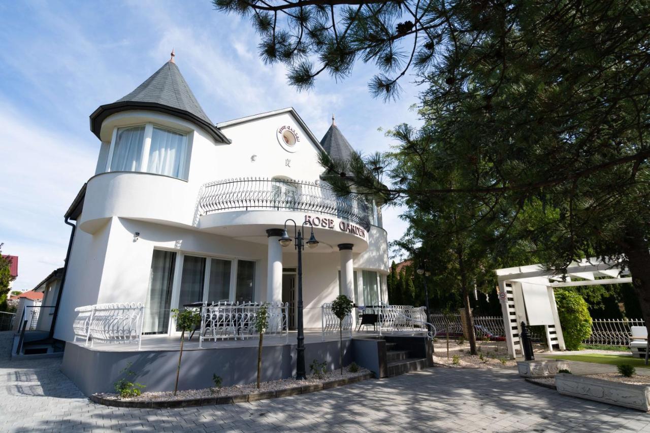 Villa Rose Garden Nyiregyhaza Exterior photo