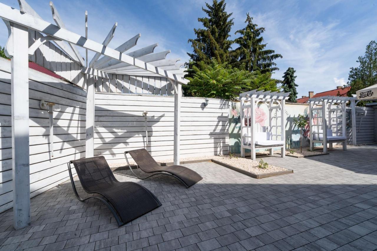 Villa Rose Garden Nyiregyhaza Exterior photo