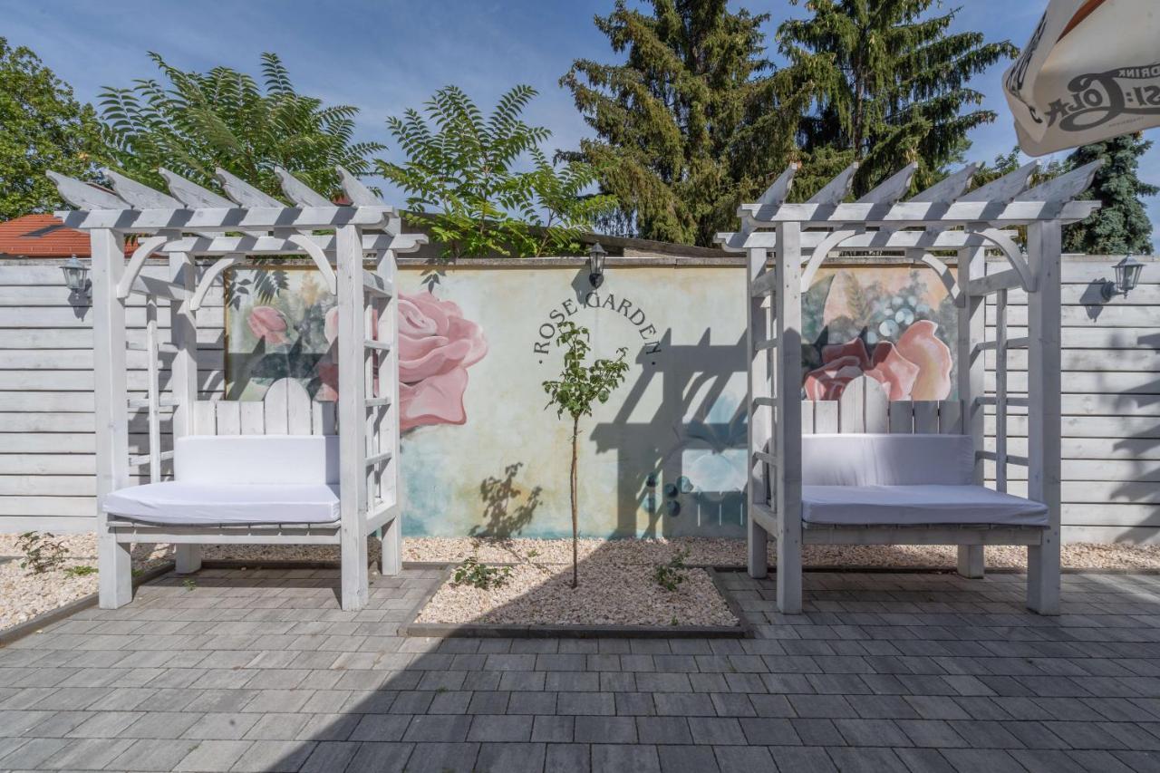 Villa Rose Garden Nyiregyhaza Exterior photo
