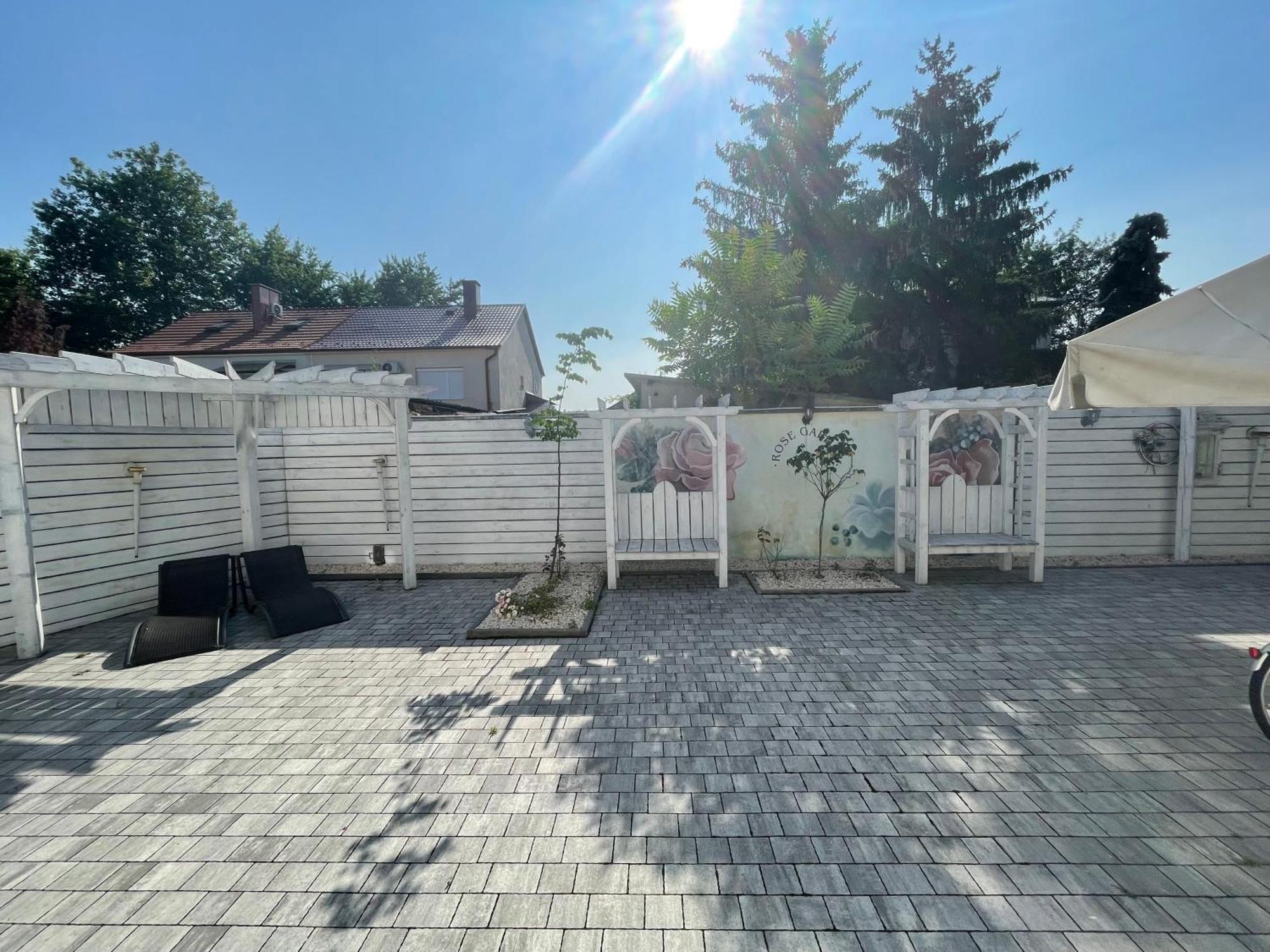 Villa Rose Garden Nyiregyhaza Exterior photo