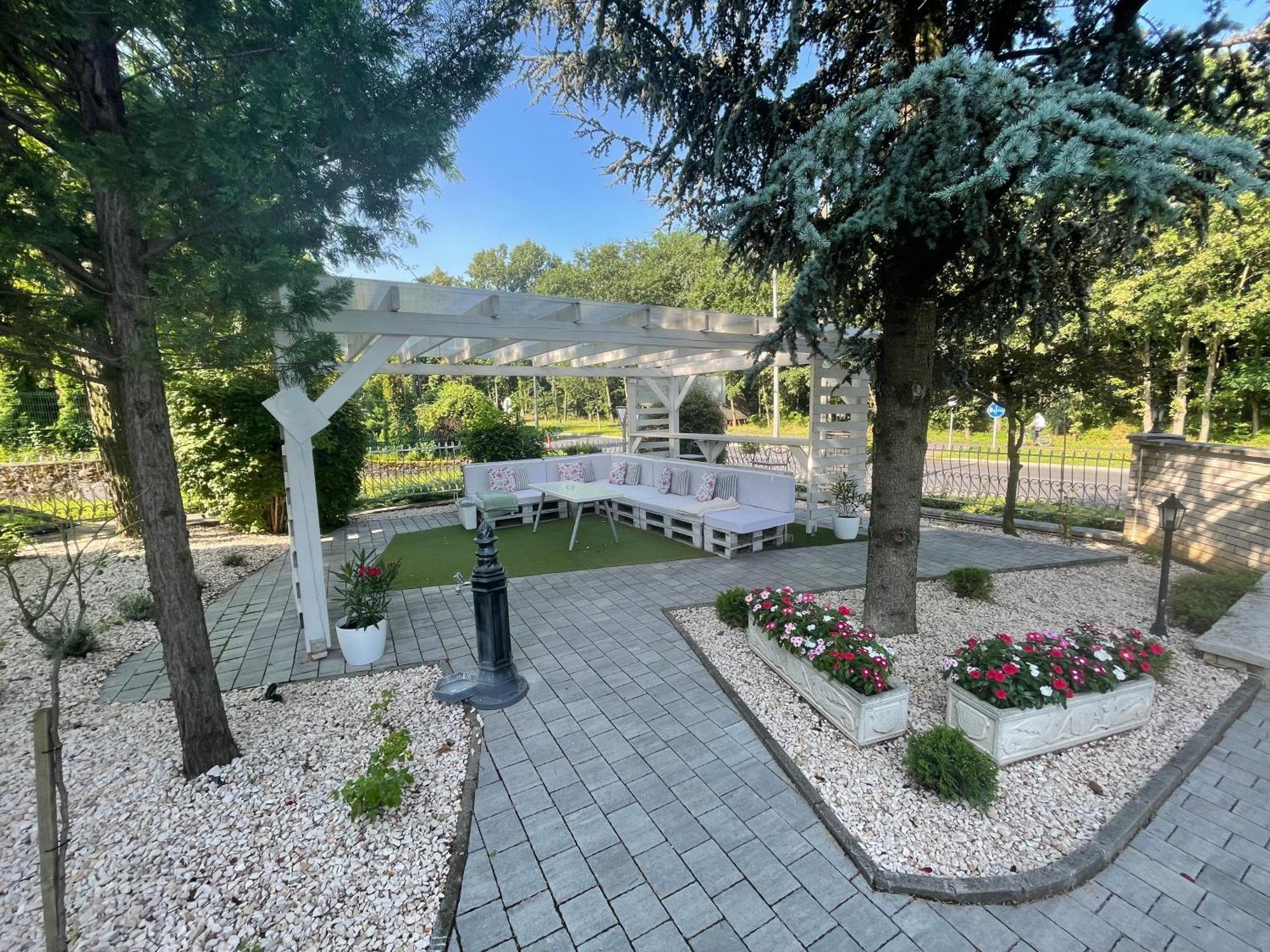 Villa Rose Garden Nyiregyhaza Exterior photo